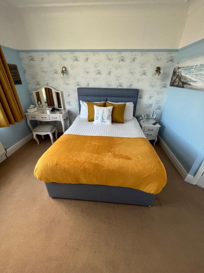 Between The Bays Exclusively For Adults Gasthuis Llandudno