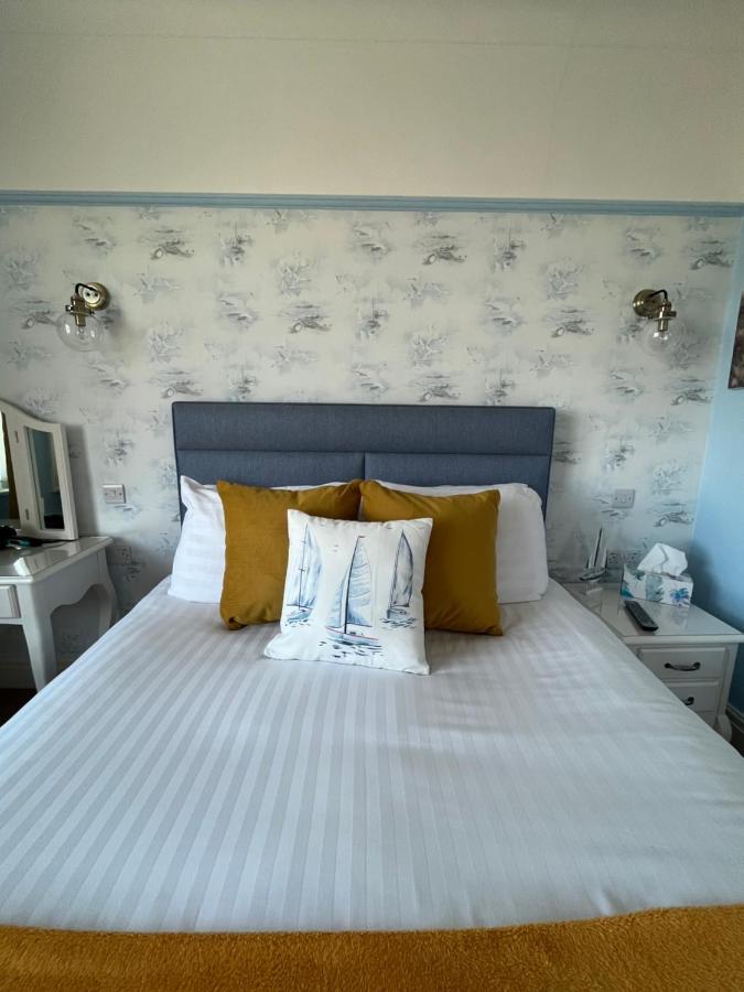 Between The Bays Exclusively For Adults Gasthuis Llandudno