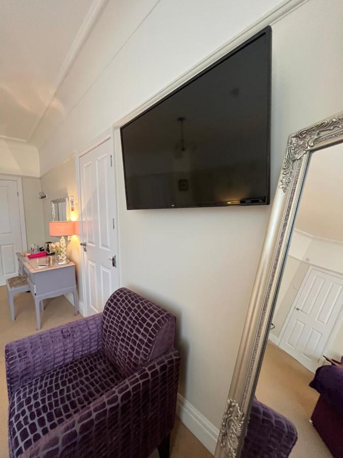 Between The Bays Exclusively For Adults Gasthuis Llandudno