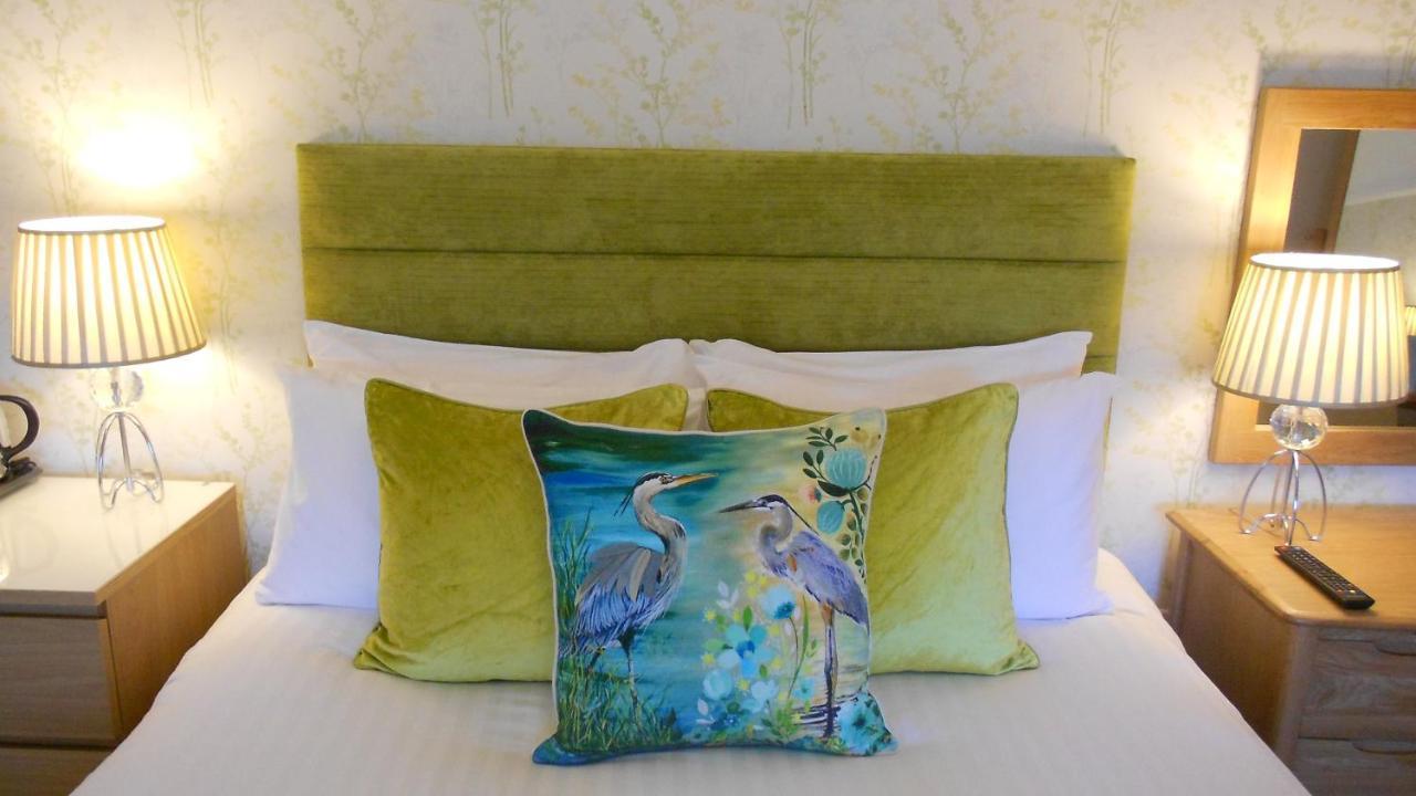 Between The Bays Exclusively For Adults Gasthuis Llandudno