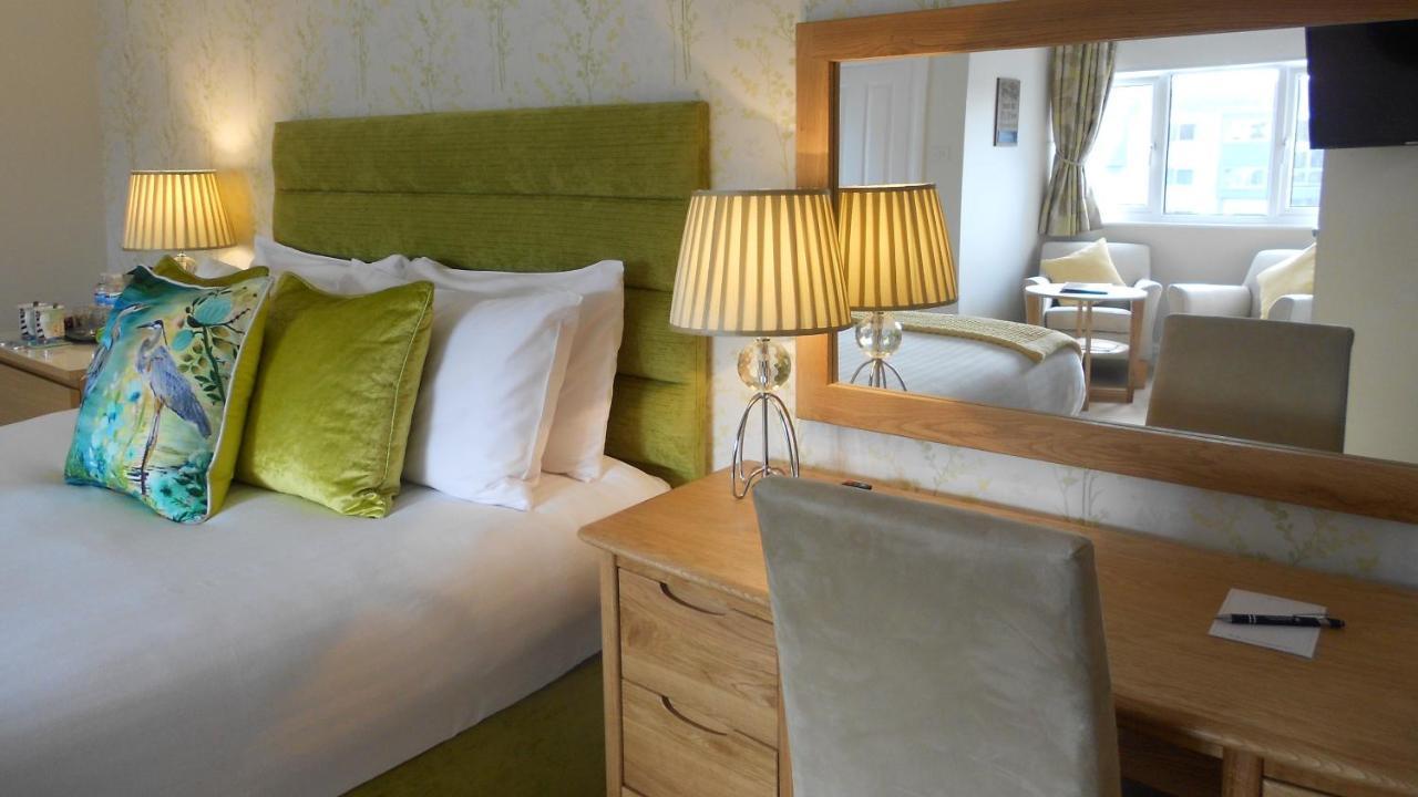 Between The Bays Exclusively For Adults Gasthuis Llandudno