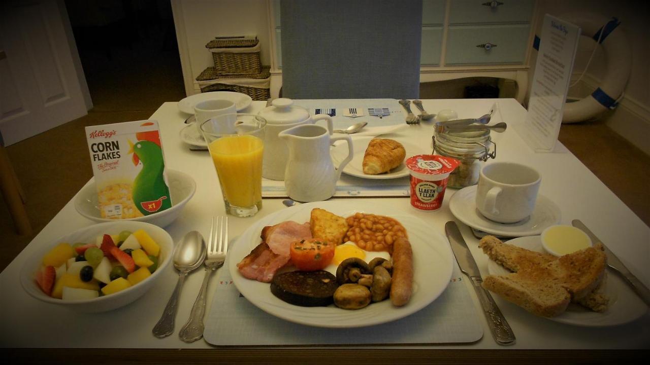 Between The Bays Exclusively For Adults Gasthuis Llandudno